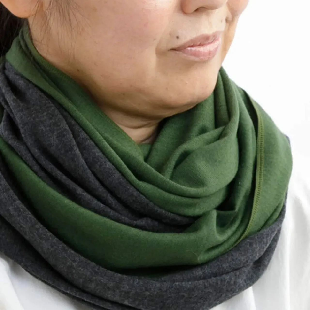 Sure! Here is an optimized title for the product:

Luxurious Heritage Pure Wool Scarf – Classic Cozy Winter Accessory