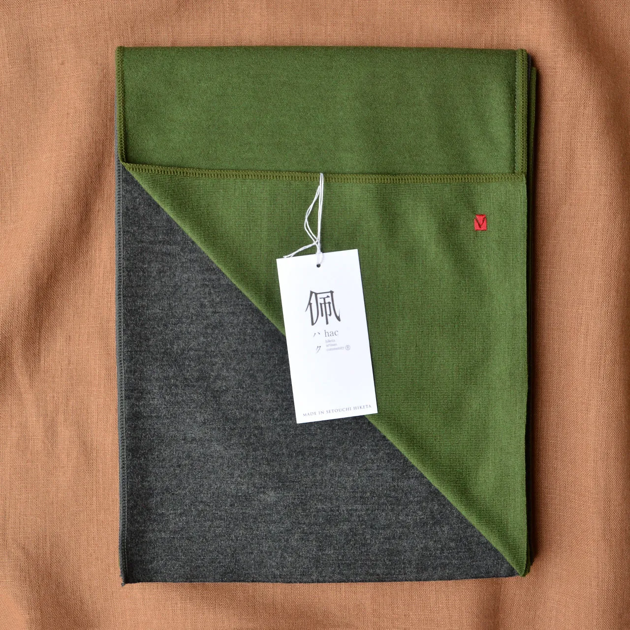 Sure! Here is an optimized title for the product:

Luxurious Heritage Pure Wool Scarf – Classic Cozy Winter Accessory