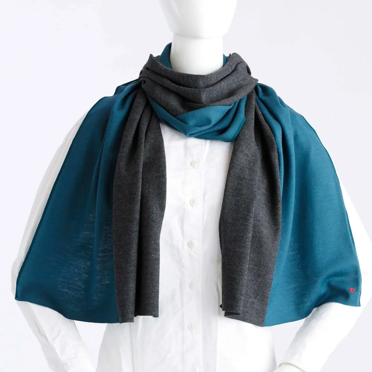 Sure! Here is an optimized title for the product:

Luxurious Heritage Pure Wool Scarf – Classic Cozy Winter Accessory