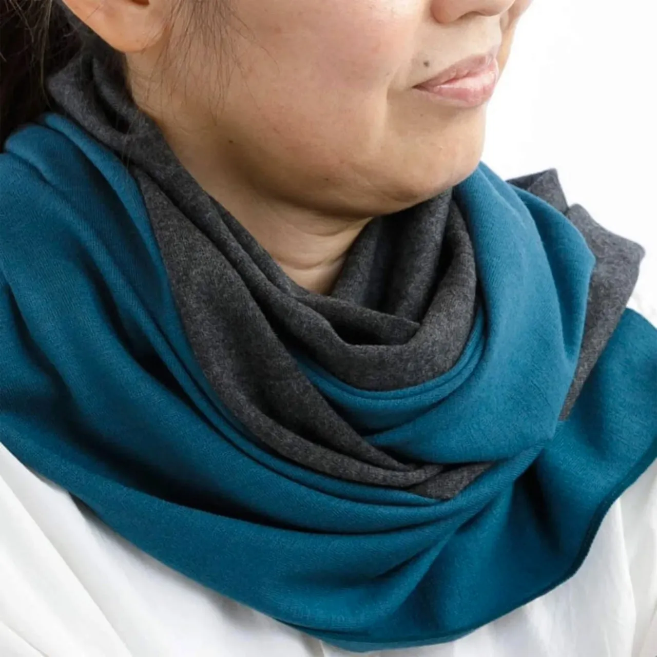 Sure! Here is an optimized title for the product:

Luxurious Heritage Pure Wool Scarf – Classic Cozy Winter Accessory