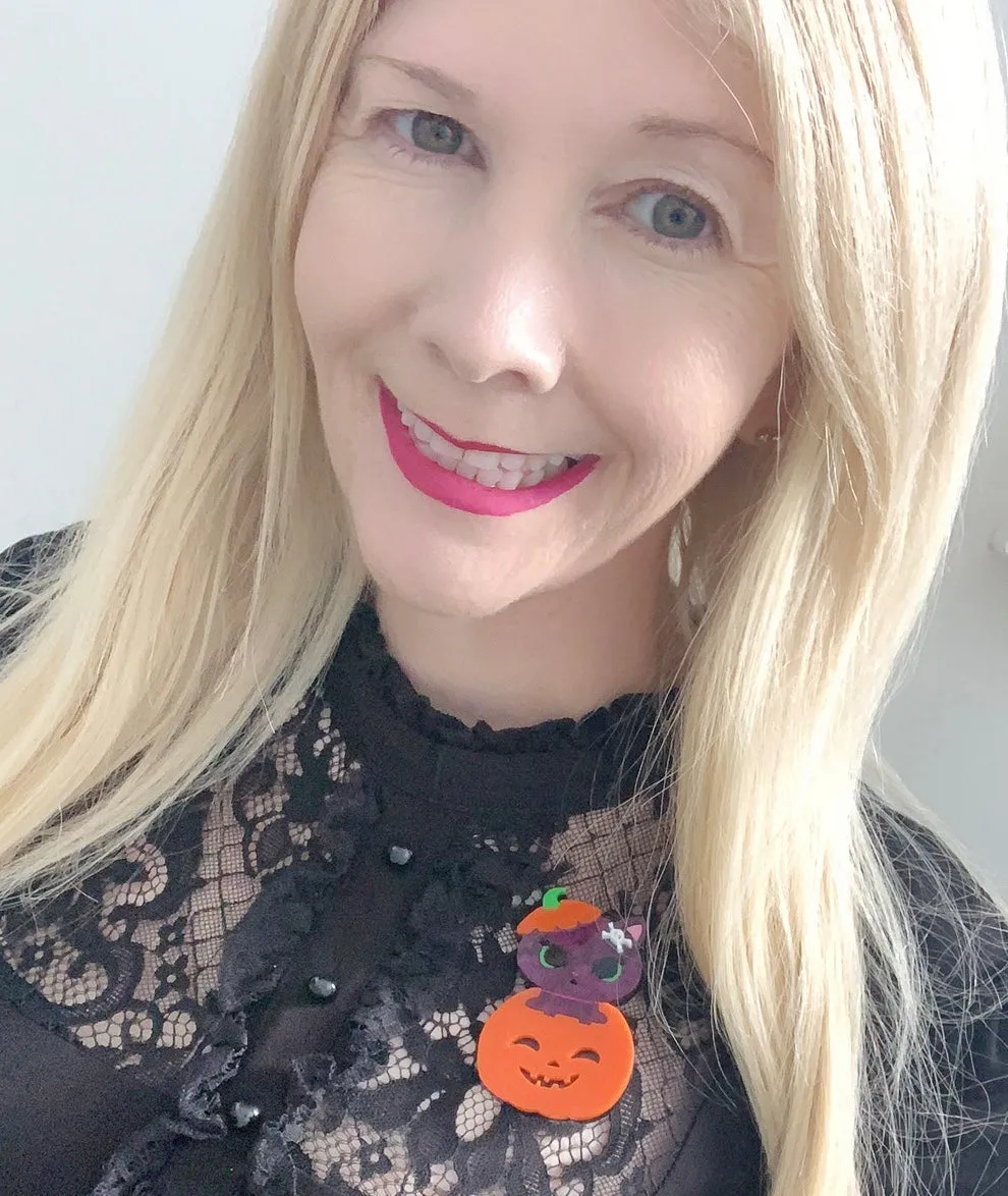 Halloween pumpkin kitty brooch